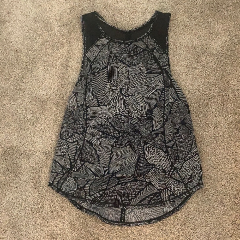 Lululemon black and white tank
